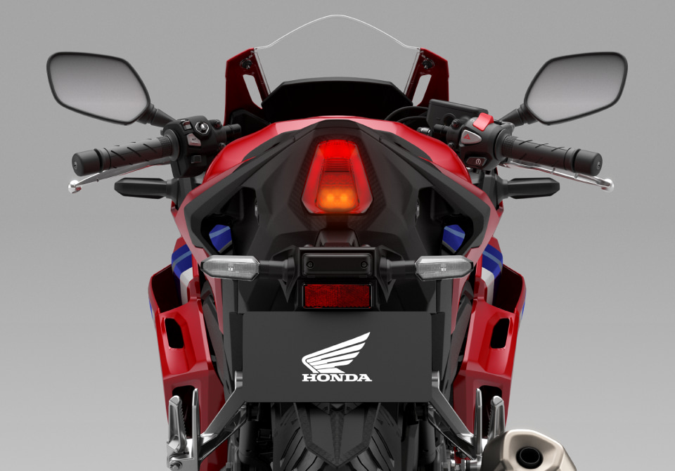 Особенности CBR400R