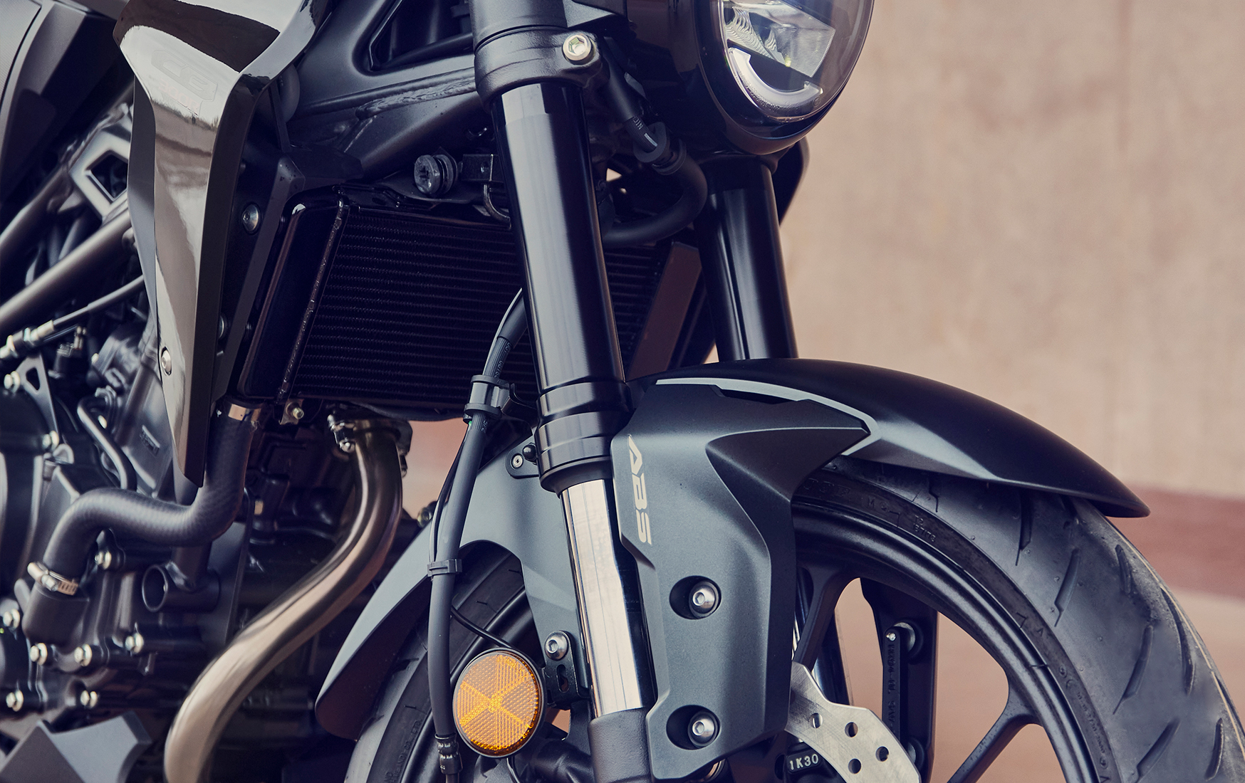 Особенности CB300R 2022